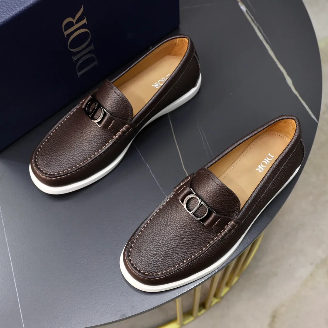 Ex-factory price: 540🙅‍♂️🙅‍♂️🙅‍♂️ Brand: Dior DIOR Standard code: Men's code 38/44 (45 can be customized) Grade: Same as the official website Material: Original cowhide stitching, cowhide lining, original TPU wear-resistant soft outsole Style categories: Leisure and sports version, footwear for driving, young fashion, European and American trends, British style Color: actual picture color